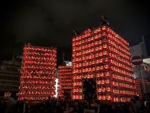 夜の様子の写真1