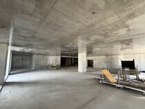 増築校舎1階のピロティ(みんなの広場)の工事写真