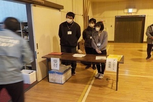 福祉避難所の受付の訓練の画像。