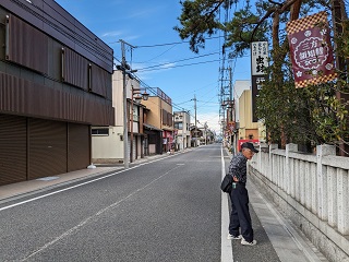 八幡通りの様子