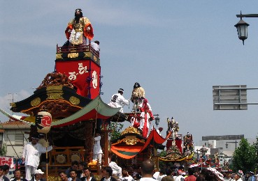 提燈祭り昼の様子（山車の連動）